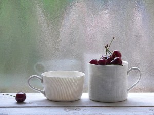 Tazza e mug in porcellana fatta a mano in stile wabi-sabi