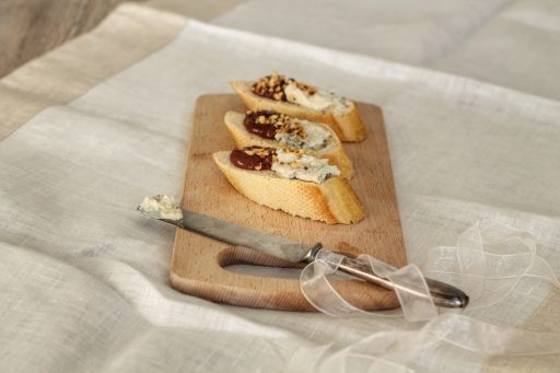 Crostini con marmellata di melograno e gorgonzola