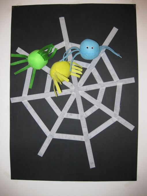 Tiro a segno a forma di ragnatela di velcro con ragnetti