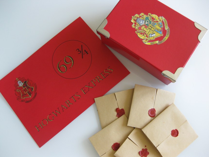 Cartello Hogwarts Express, lettere e scatola torneo tre maghi