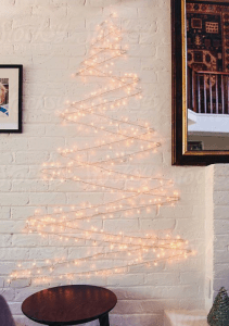 Albero a parete creato solo con le lucine
