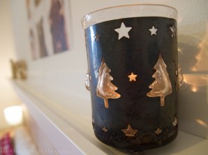 Lanterna con abeti e stelline