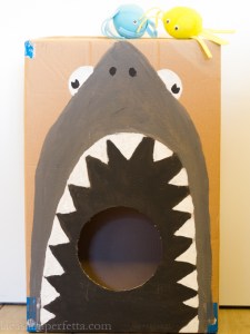 Dai da mangiare allo squalo