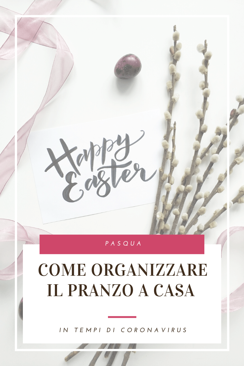 Copertina con gattici, nastro viola, ovetto e scritta