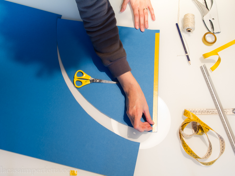 Cartoncino per il cappello da mago con striscia di biadesivo per chiudere il tutto