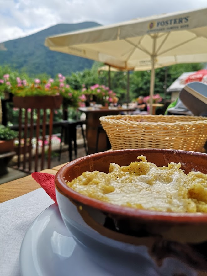 Polenta con formaggio fuso de L'Arbergh