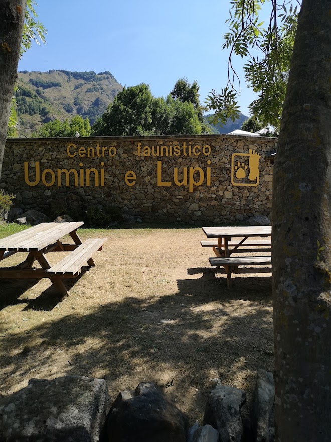 Ingresso del Centro faunistico Uomini e Lupi